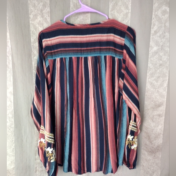 💎 Savanna Jane Women's Top Flowy Embroidered Floral Striped - Picture 3 of 14